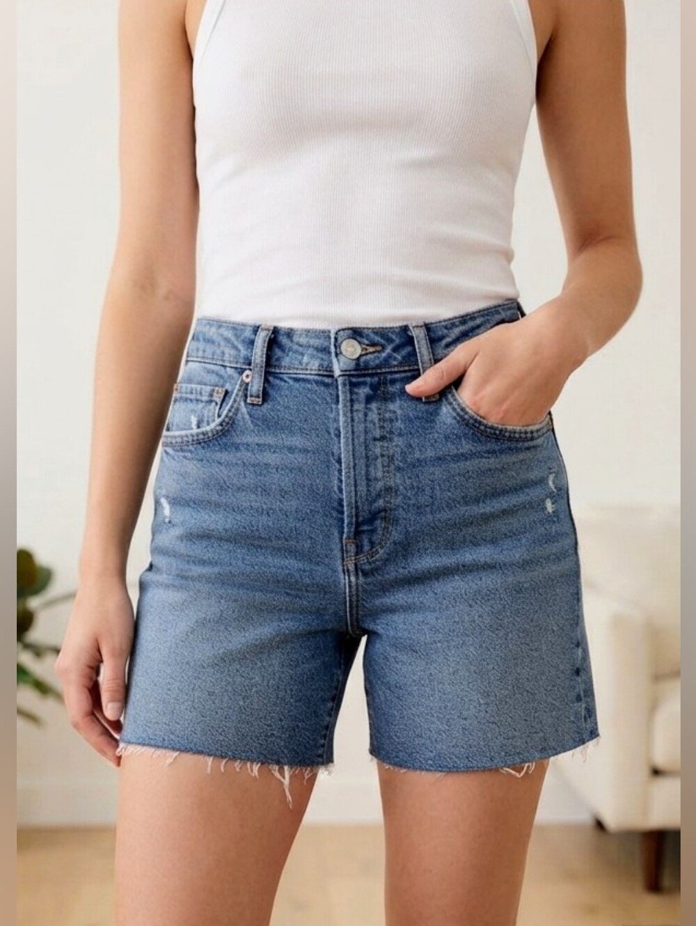 Old Navy Sky-Hi High Waisted Distressed Denim Shorts Size 4